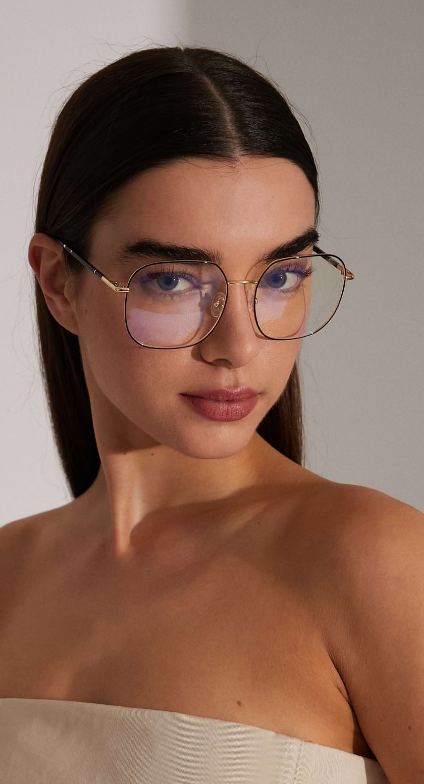 Mó x SPSM  - Moza cos lentes da colección
