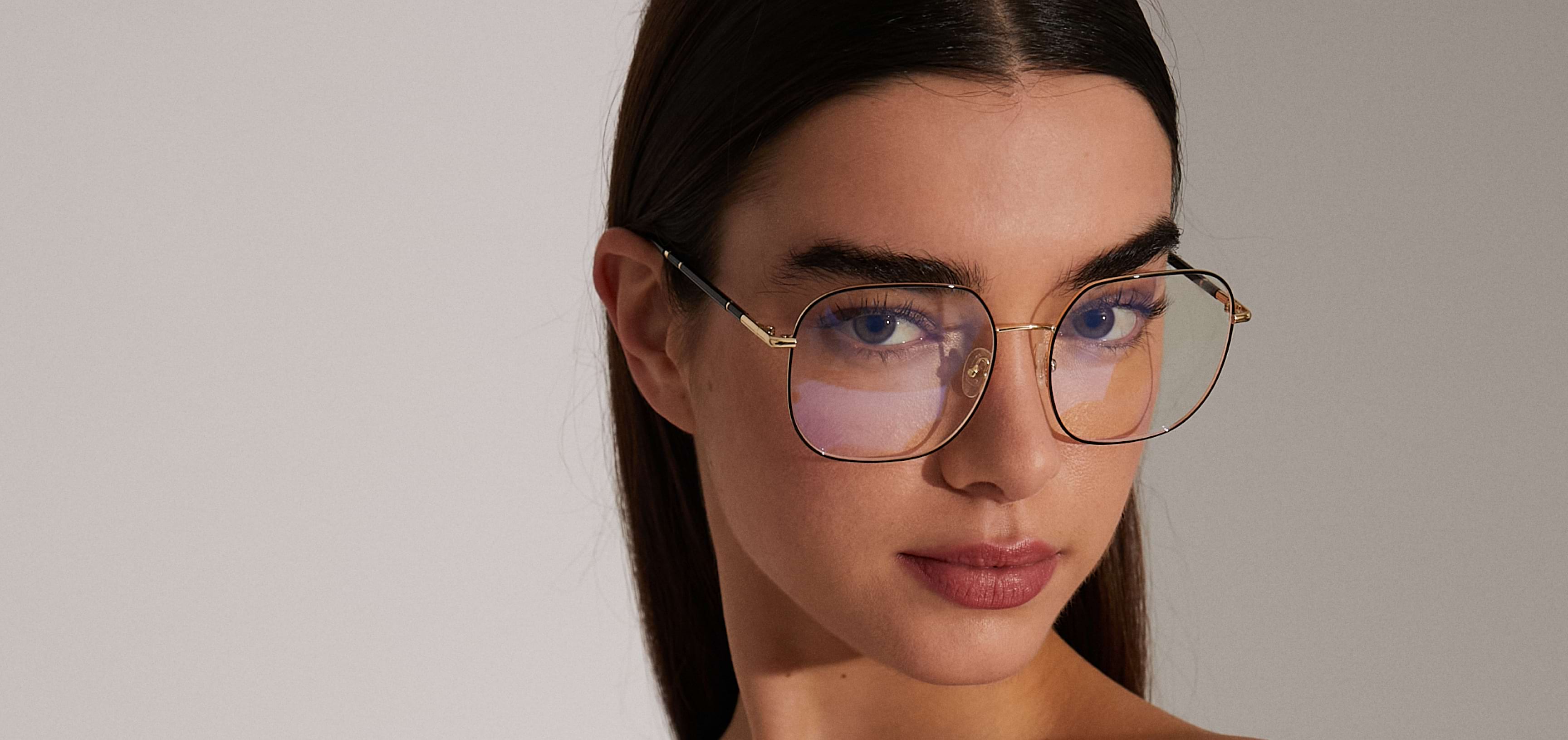 Mó x SPSM  - Moza cos lentes da colección